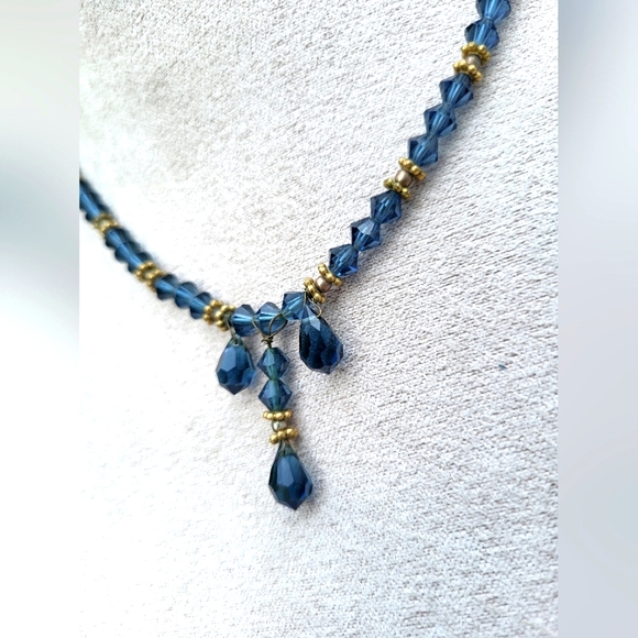 unbranded Jewelry - Vintage Blue Crystal Necklace
